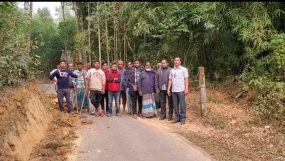 ইউ,পি সদস্যের নেতৃত্বে স্বেচ্ছাশ্রমে প্রশস্ত হচ্ছে সড়ক