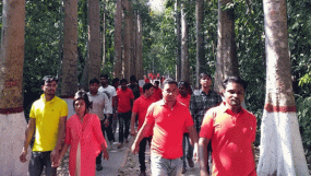 করোনার ঝুকির মধ্যেও লাউয়াছড়ায় পর্যটকের ভিড়